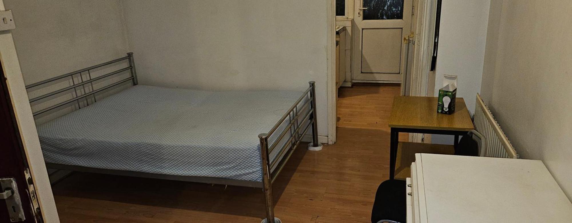 Apartment No Frills & Nothing Fancy 1 Bed Centre *