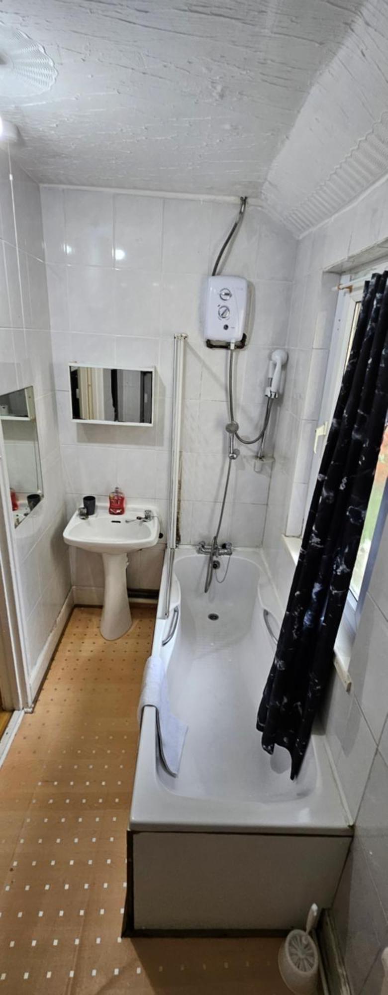 No Frills & Nothing Fancy 1 Bed Centre Apartment Cardiff